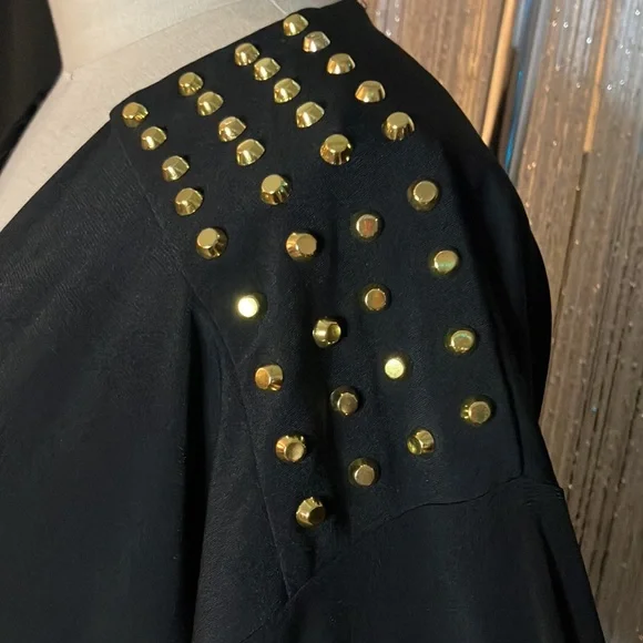 Classic jumper with gold stud Epaulette detail. - Picture 12 of 14